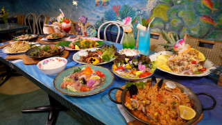 東海イチメニューが多いレストラン！？その数はドリンクとフード合わせて2156種類！お客さんの“食べたい”を叶え続ける「ブルーラグーンレストラン」を調査！